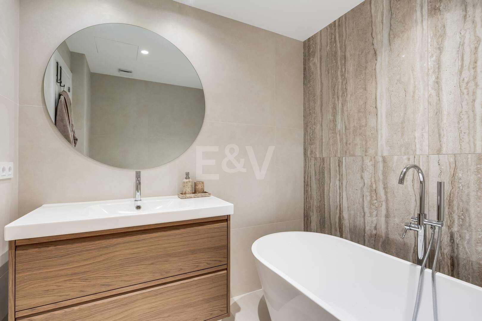 Oszałamiające 3- Apartament w Puerto del Almendro, Benahavis z widokiem na morze