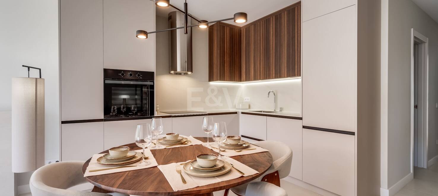 Oszałamiające 3- Apartament w Puerto del Almendro, Benahavis z widokiem na morze