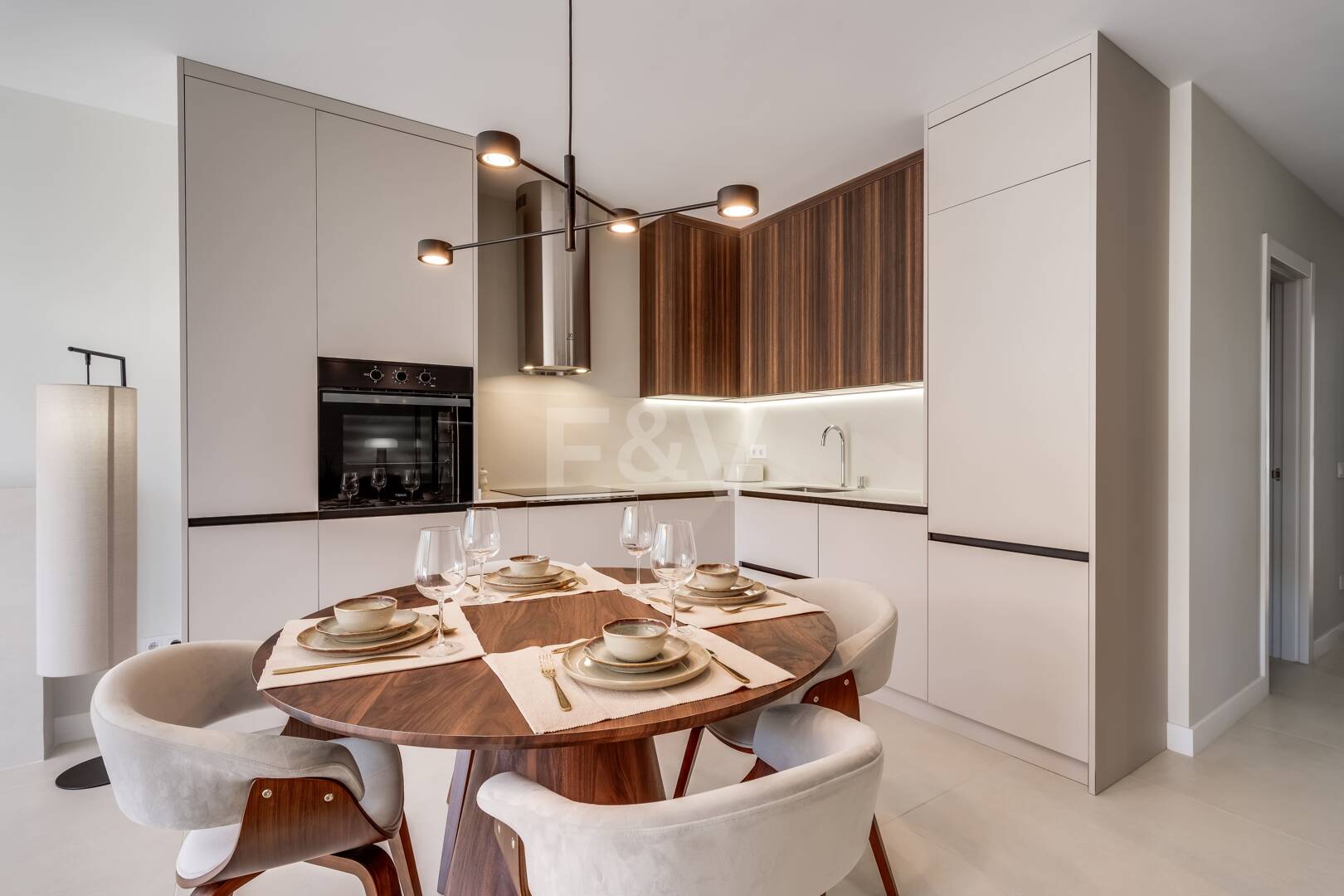 Oszałamiające 3- Apartament w Puerto del Almendro, Benahavis z widokiem na morze