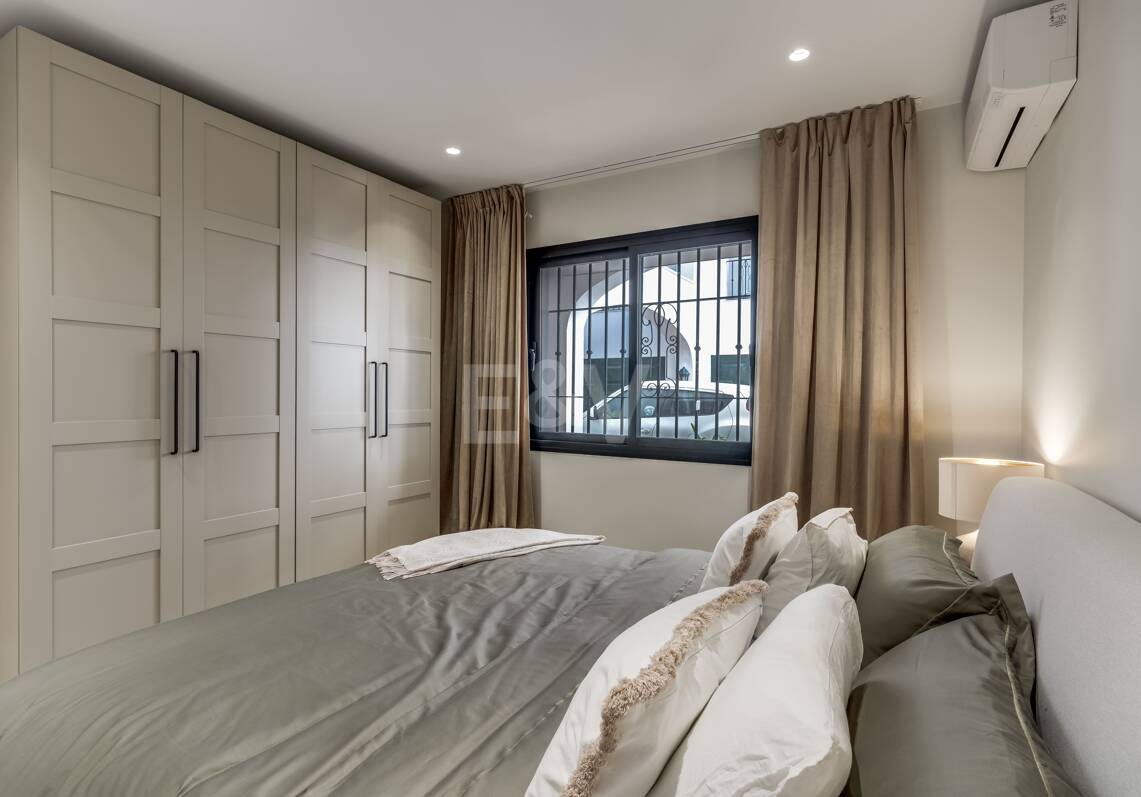 Atemberaubende 3-Zimmer-Wohnung in Puerto del Almendro, Benahavís mit Meerblick