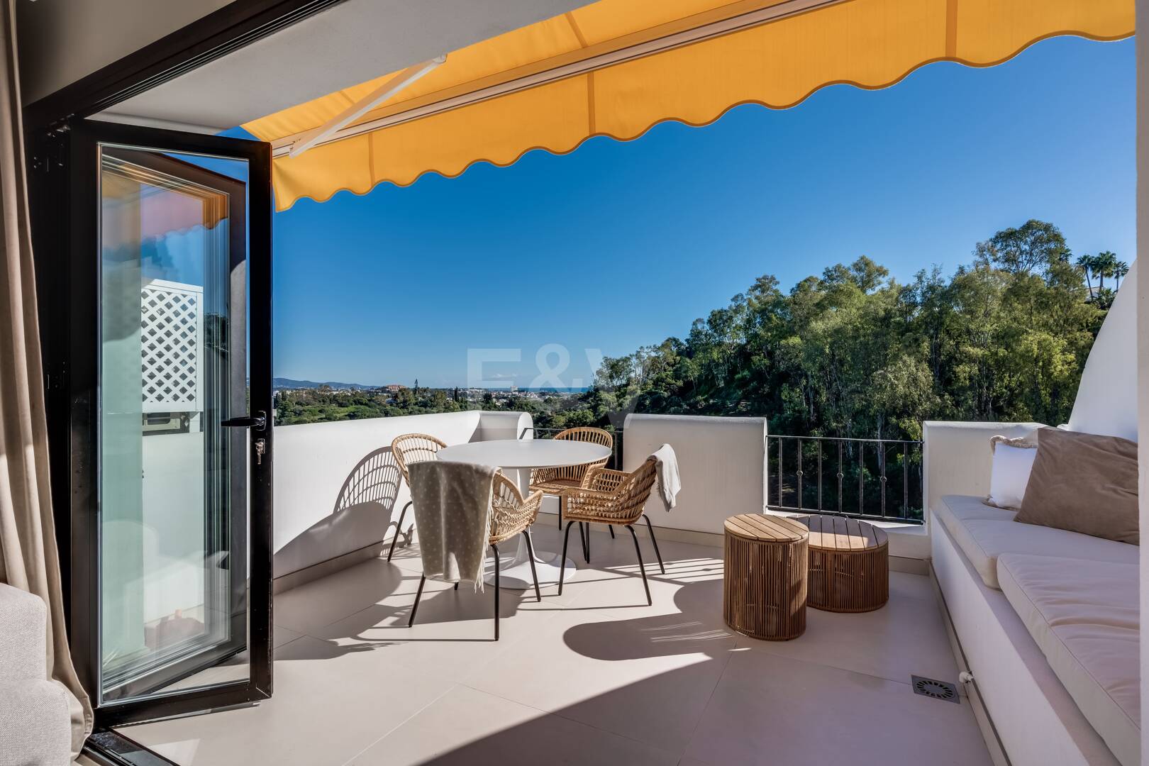 Oszałamiające 3- Apartament w Puerto del Almendro, Benahavis z widokiem na morze