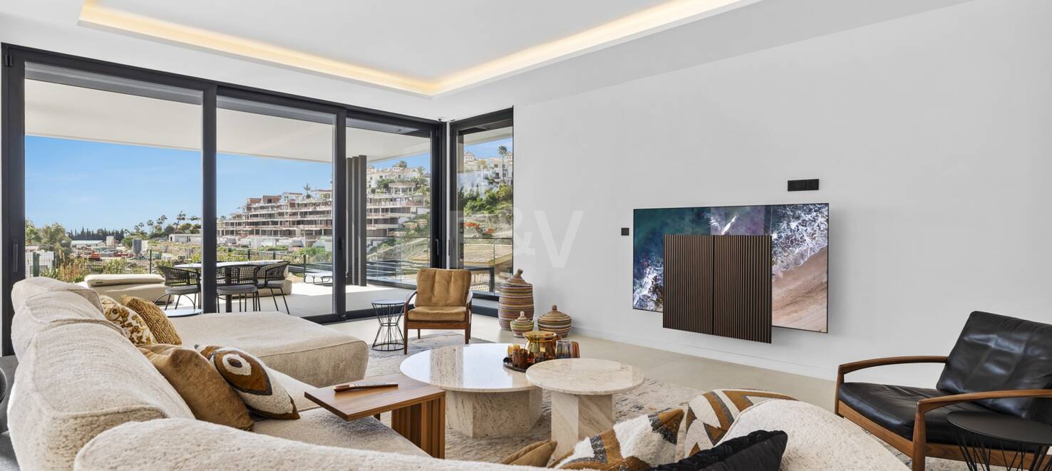 Modern villa i Paraiso Alto med havsutsikt