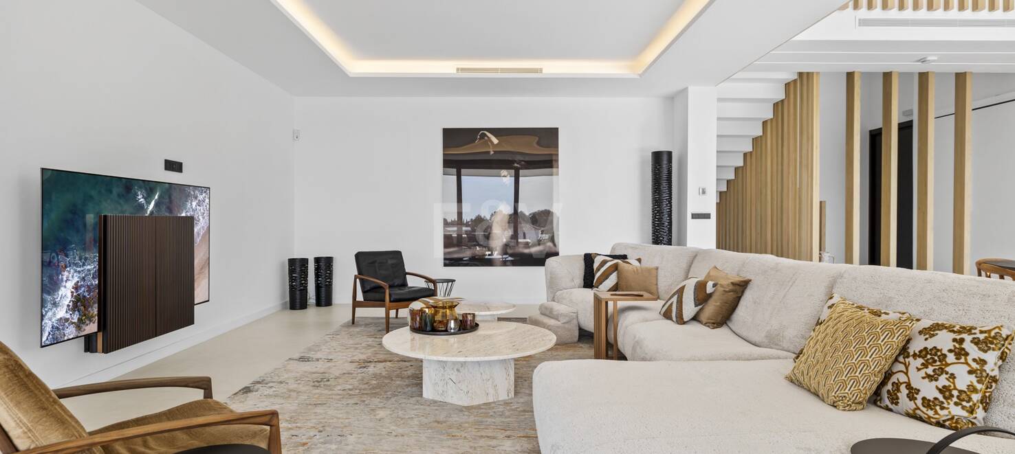 Modern villa i Paraiso Alto med havsutsikt