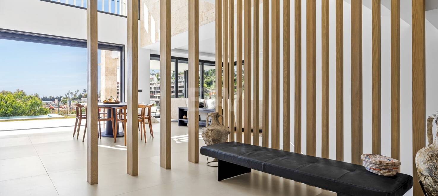 Modern villa i Paraiso Alto med havsutsikt
