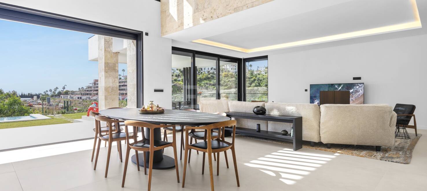 Modern villa i Paraiso Alto med havsutsikt