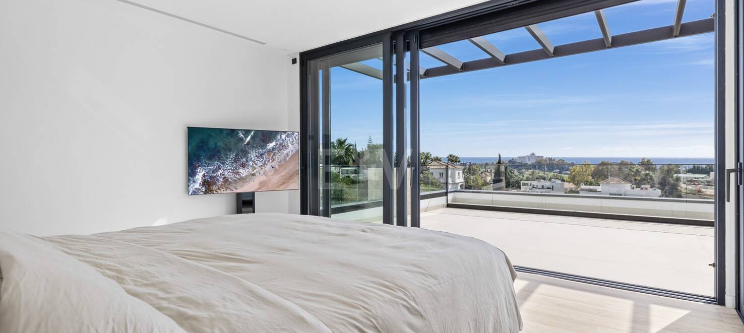 Modern villa i Paraiso Alto med havsutsikt