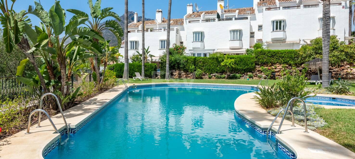 Stylish Townhouse i en gated community i Marbella Golden Mile