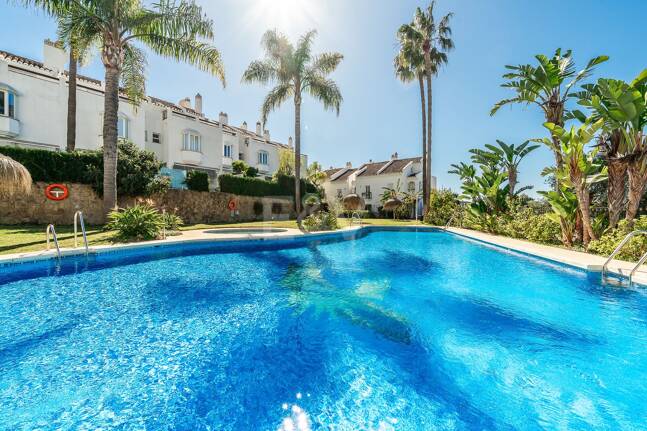 Zeitgenössisches Reihenhaus in Strandnähe in privater Gemeinschaft