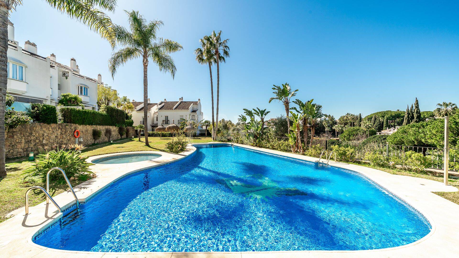 Zeitgenössisches Reihenhaus in Strandnähe in privater Gemeinschaft