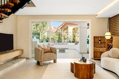 Stylish Townhouse i Gated Community nära Puente Romano