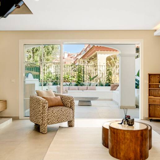 Stylish Townhouse i Gated Community nära Puente Romano