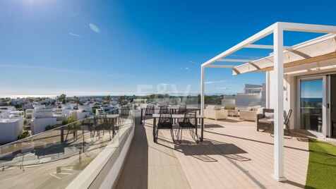 Elegant Duplex Penthouse with Spacious Terraces and Sea Views in San Pedro Beach