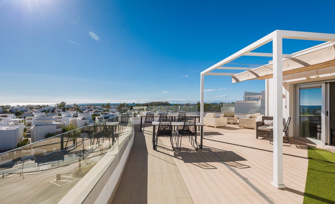 Elegant Duplex Penthouse with Spacious Terraces and Sea Views in San Pedro Beach