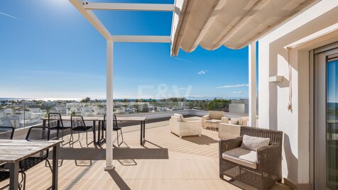 Elegant Duplex Penthouse with Spacious Terraces and Sea Views in San Pedro Beach