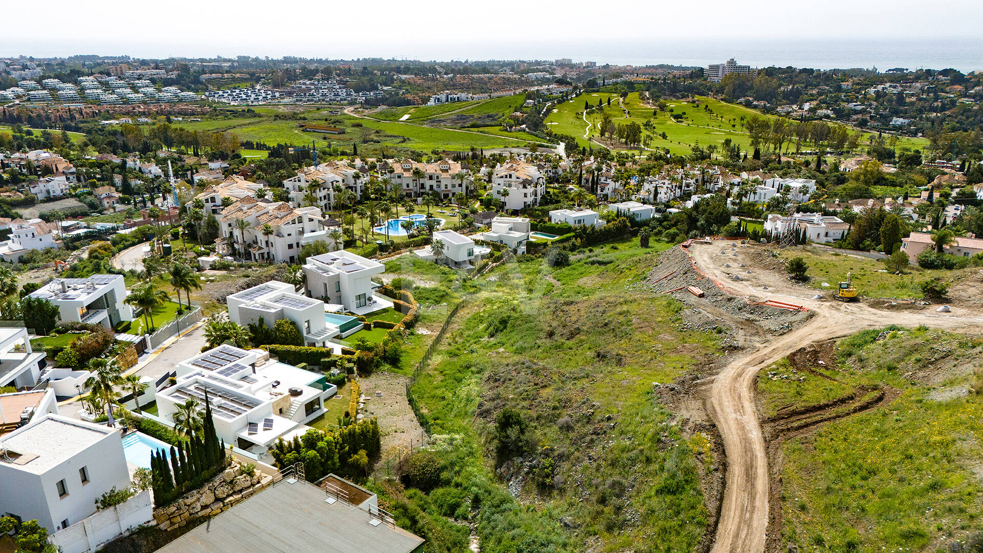 Signature Lamborghini Villa Terrain avec vue sur la côte méditerranéenne