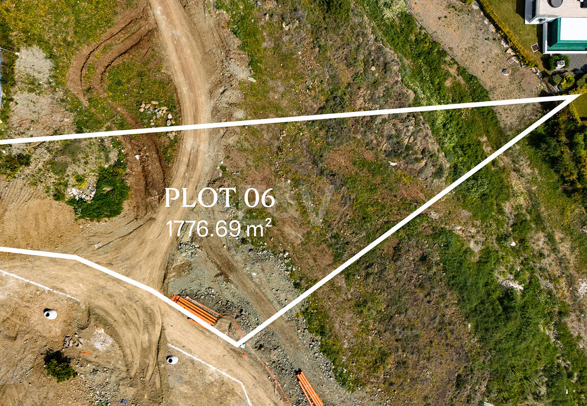 Signature Lamborghini Villa Terrain avec vue sur la côte méditerranéenne
