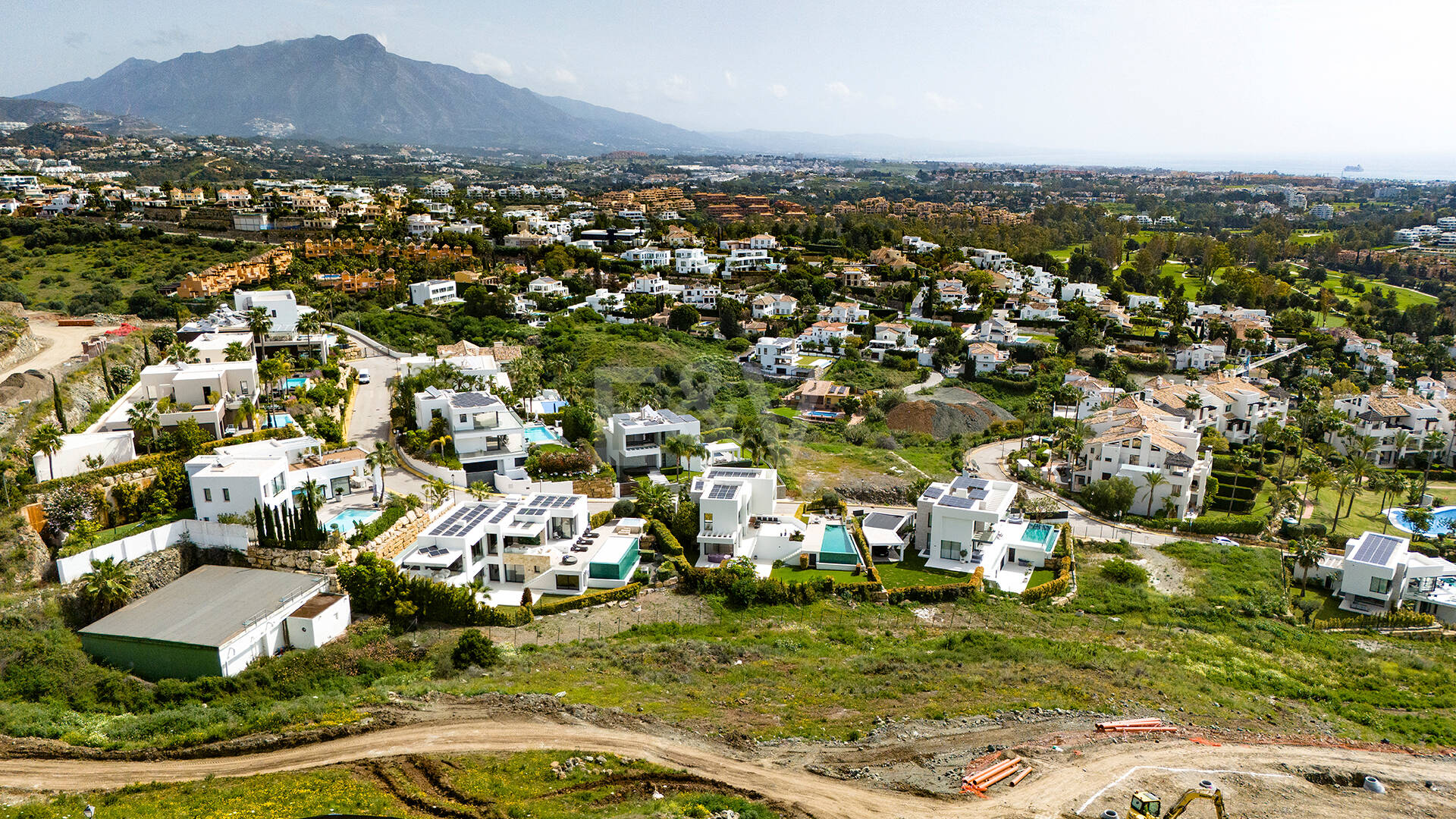 Signature Lamborghini Villa Terrain avec vue sur la côte méditerranéenne