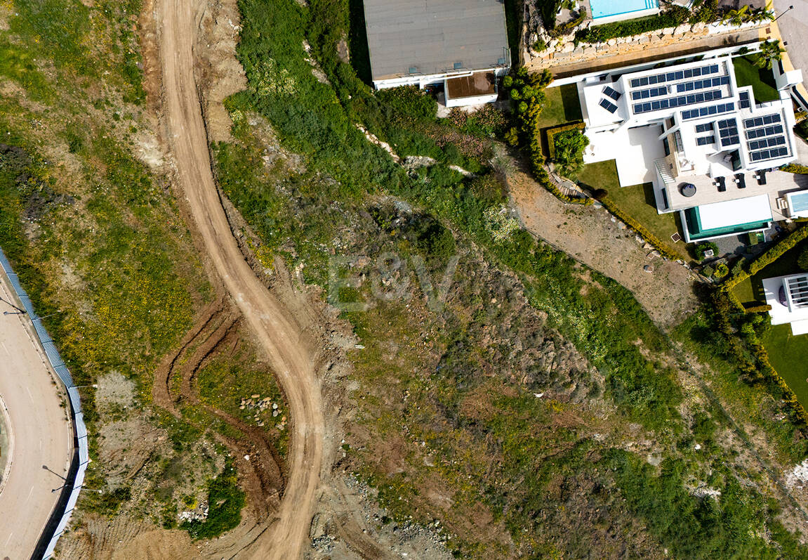 Signature Lamborghini Villa Terrain avec vue sur la côte méditerranéenne