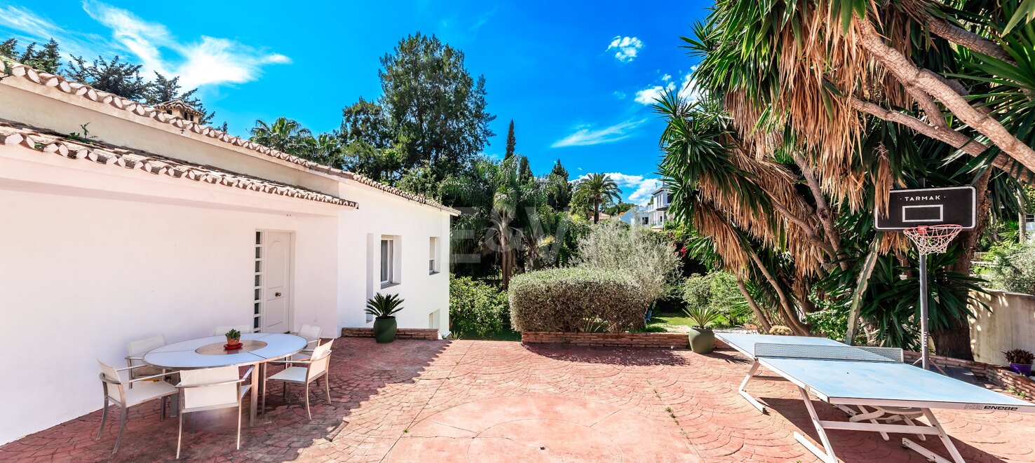 Charming South-Facing Villa with Sea Views in La Carolina