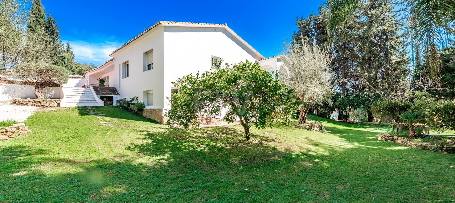 Charming South-Facing Villa with Sea Views in La Carolina
