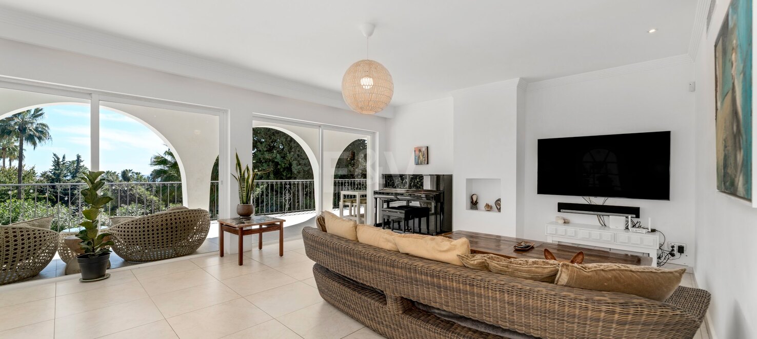 Charming South-Facing Villa with Sea Views in La Carolina