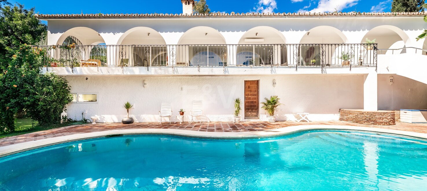 Charming South-Facing Villa with Sea Views in La Carolina