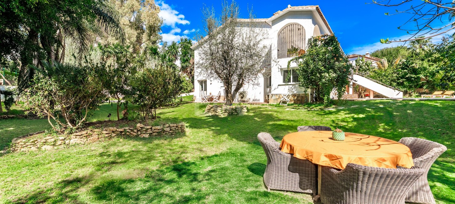 Charming South-Facing Villa with Sea Views in La Carolina