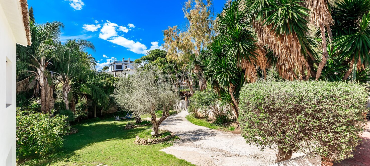 Charming South-Facing Villa with Sea Views in La Carolina