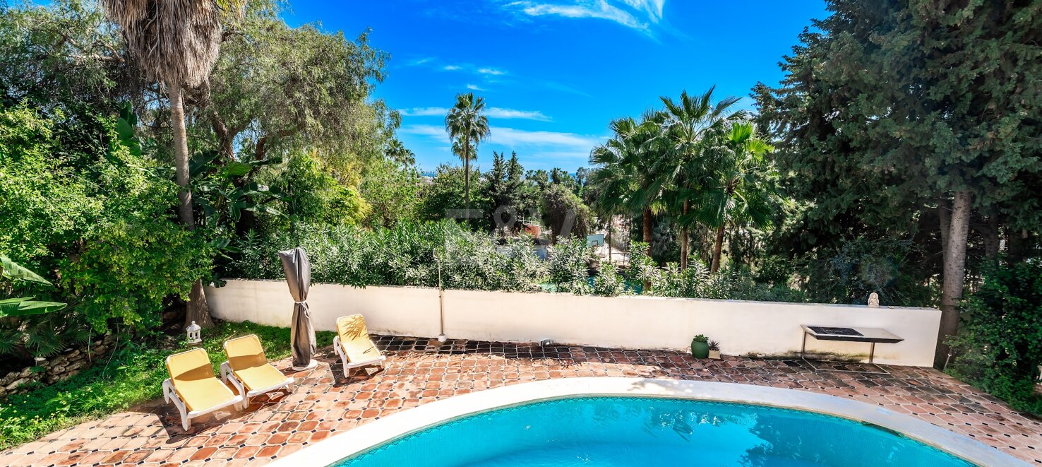 Charming South-Facing Villa with Sea Views in La Carolina