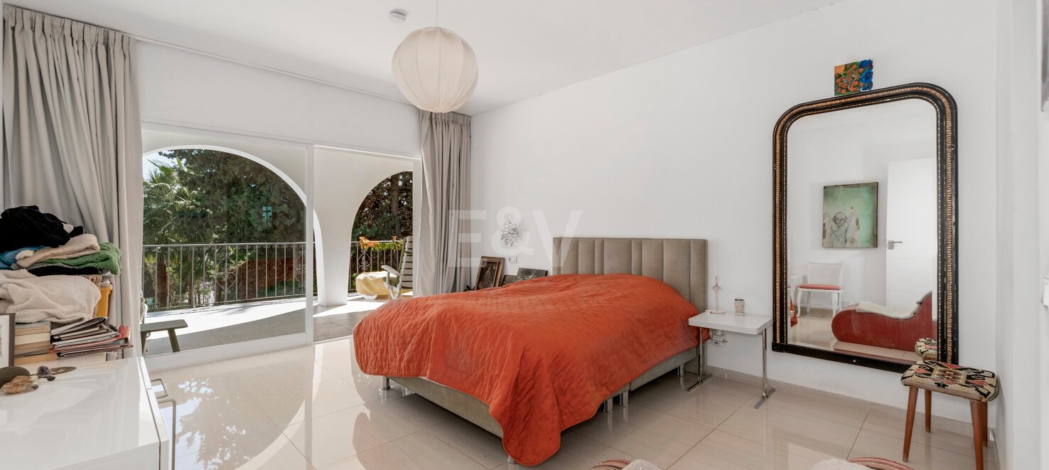 Charming South-Facing Villa with Sea Views in La Carolina