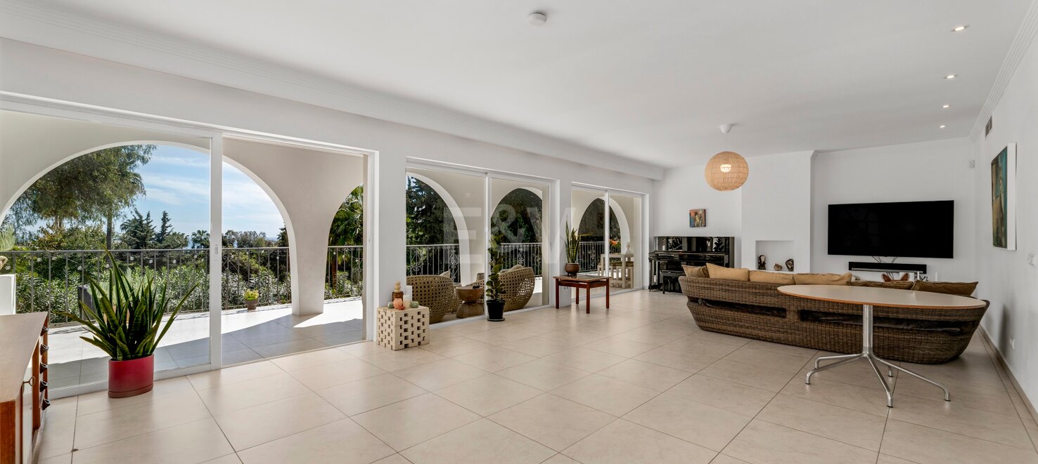 Charming South-Facing Villa with Sea Views in La Carolina