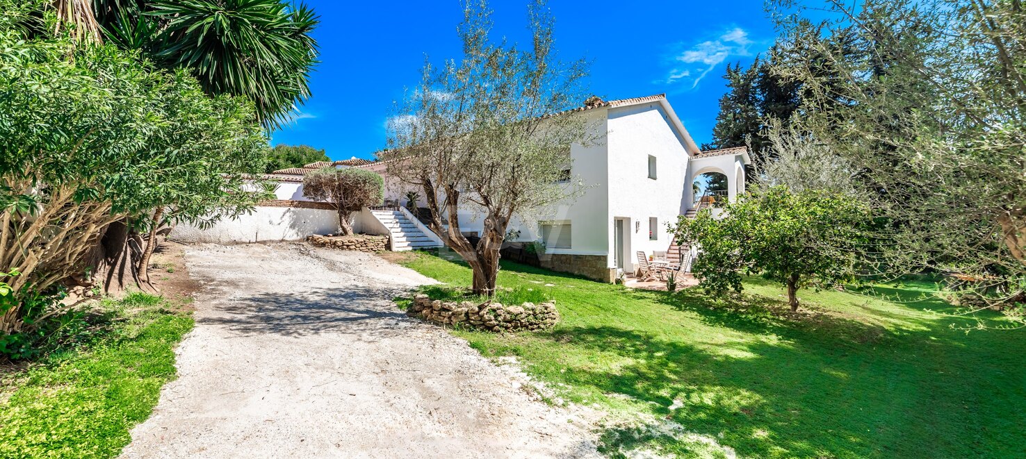 Charming South-Facing Villa with Sea Views in La Carolina
