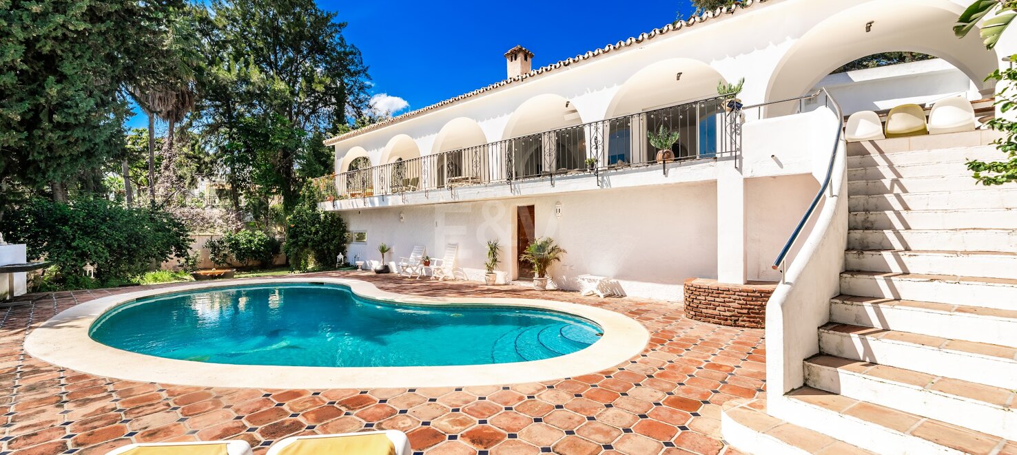 Charming South-Facing Villa with Sea Views in La Carolina