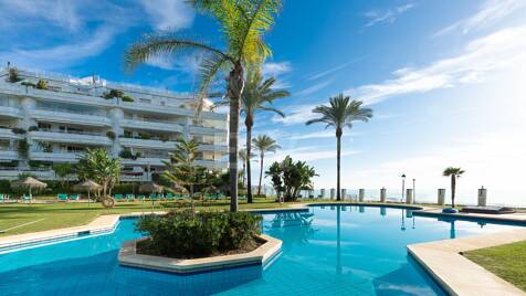 Apartamento en primera línea en Playa Esmeralda con impresionantes vistas al mar