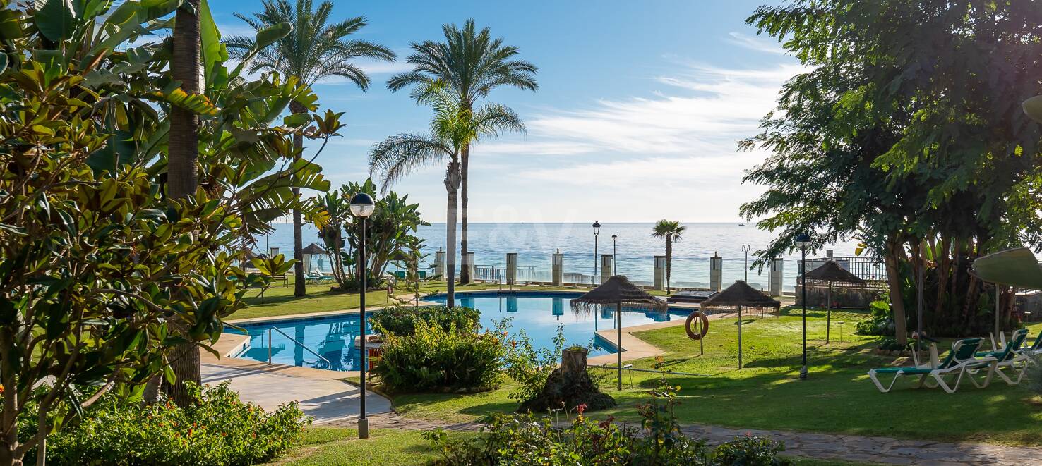 Beachfront Apartment in Playa Esmeralda with breathtaking sea views