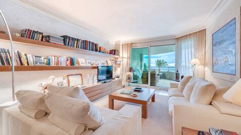 Apartamento en primera línea en Playa Esmeralda con impresionantes vistas al mar