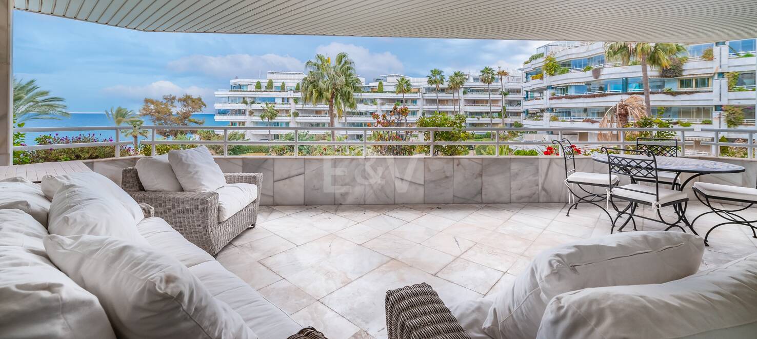 Beachfront Apartment in Playa Esmeralda with breathtaking sea views