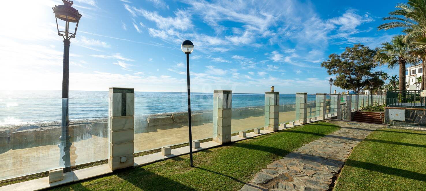 Beachfront Apartment in Playa Esmeralda with breathtaking sea views