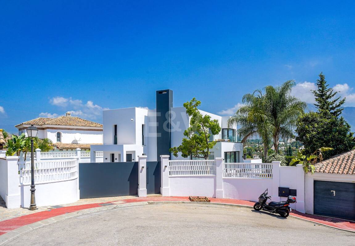 Elegant Villa i Nueva Andalucia inom en fridfull och privat plats