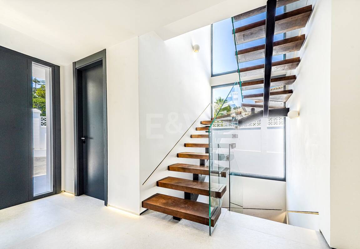 Elegant Villa i Nueva Andalucia inom en fridfull och privat plats