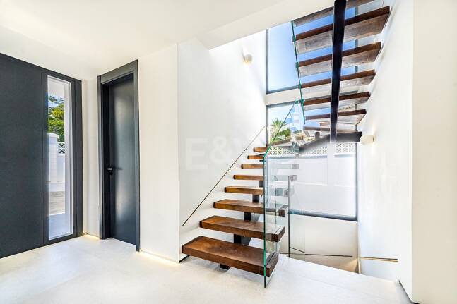 Elegant Villa i Nueva Andalucia inom en fridfull och privat plats