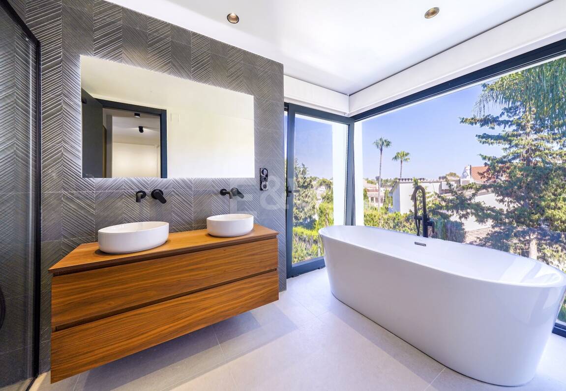 Elegant Villa i Nueva Andalucia inom en fridfull och privat plats