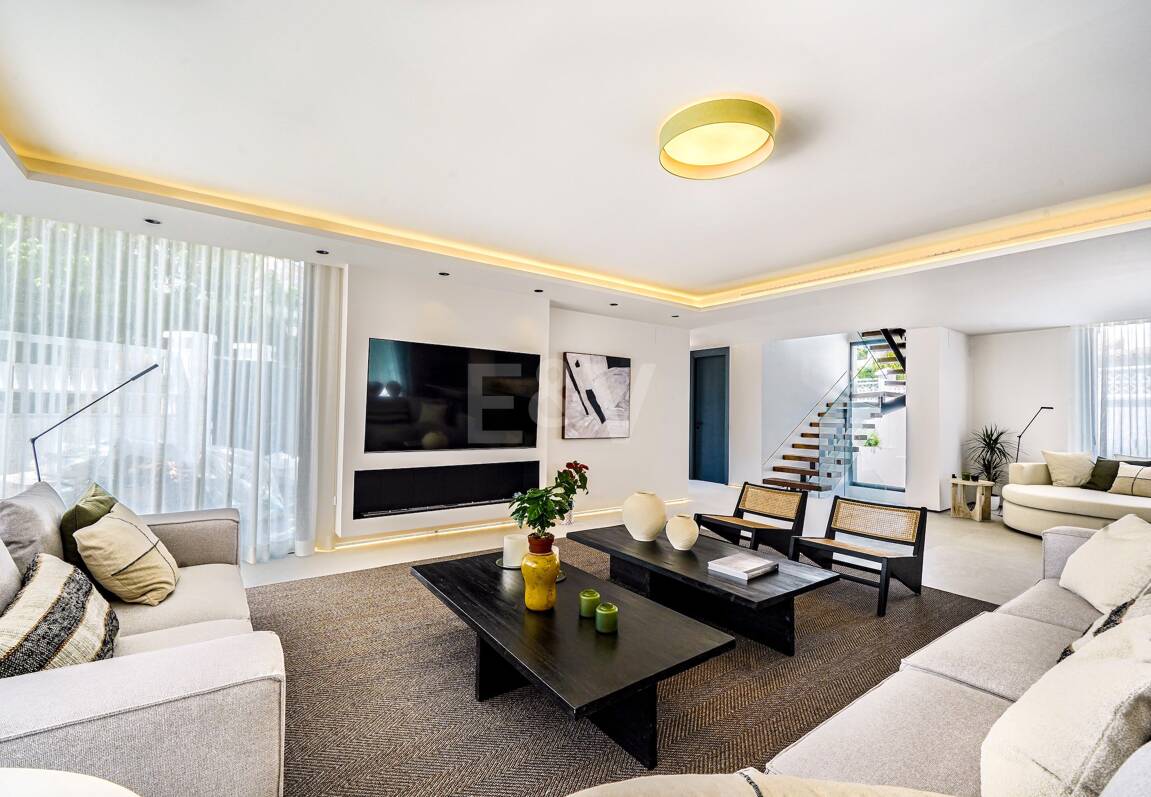 Elegant Villa i Nueva Andalucia inom en fridfull och privat plats