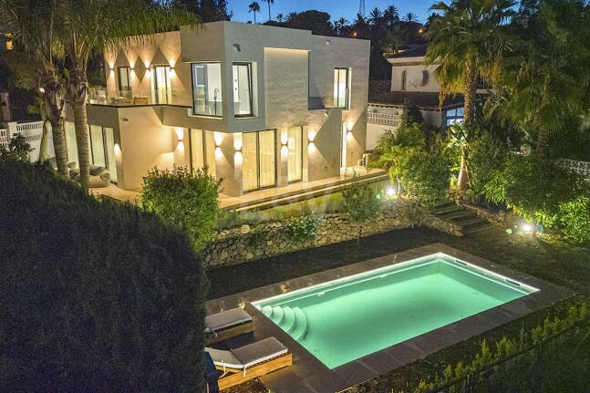 Elegant Villa i Nueva Andalucia inom en fridfull och privat plats