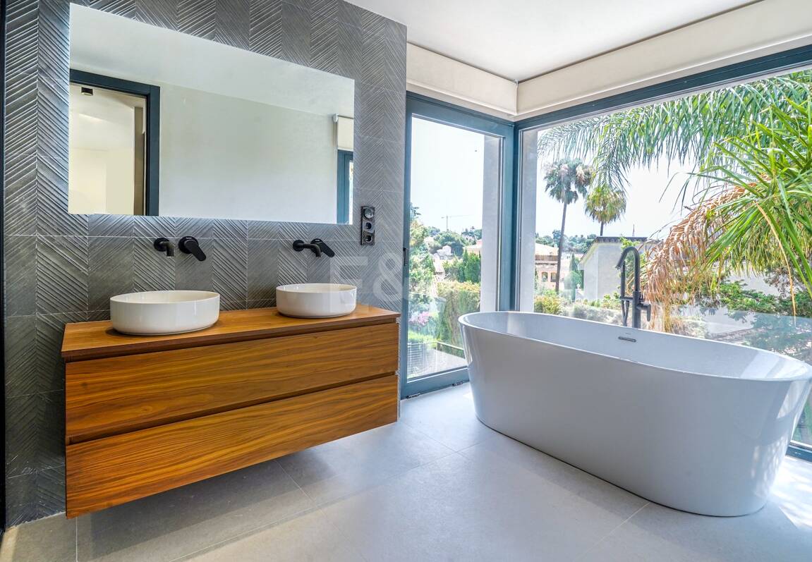 Elegant Villa i Nueva Andalucia inom en fridfull och privat plats