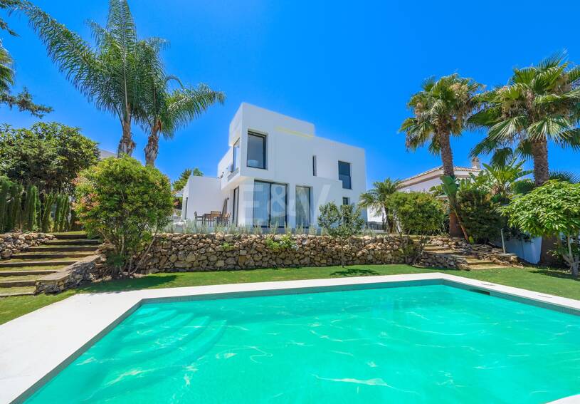 Elegant Villa i Nueva Andalucia inom en fridfull och privat plats