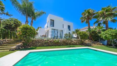 Elegant Villa i Nueva Andalucia inom en fridfull och privat plats