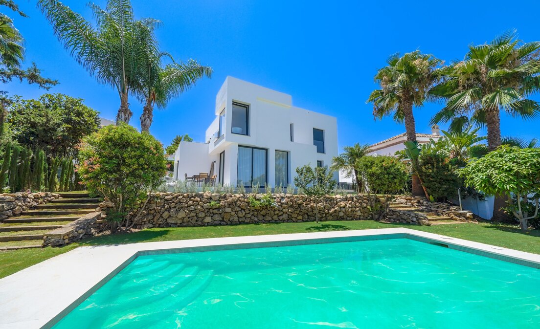 Villa élégante à Nueva Andalucia dans un emplacement paisible et privé