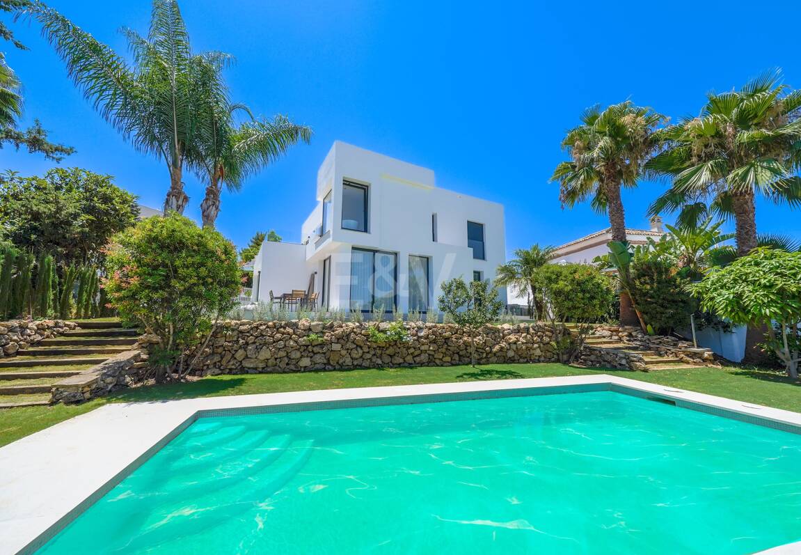 Elegant Villa i Nueva Andalucia inom en fridfull och privat plats
