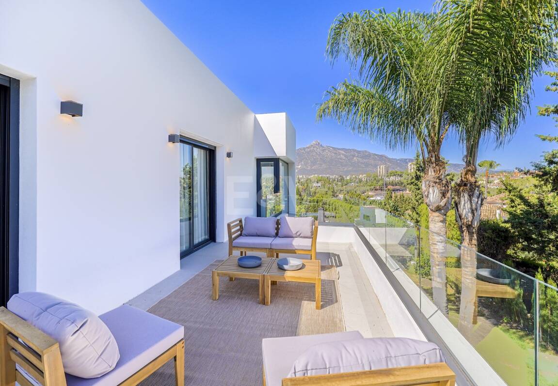 Elegant Villa i Nueva Andalucia inom en fridfull och privat plats